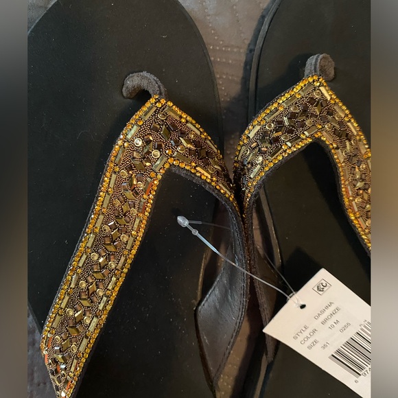 Yellowbox Dashna Bronze flip flops size 10 new with tags - Picture 2 of 3
